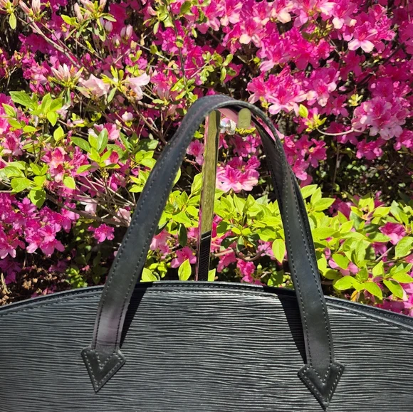 LOUIS VUITTON SAINT JACQUES Textured TOTE - Picture 5 of 16